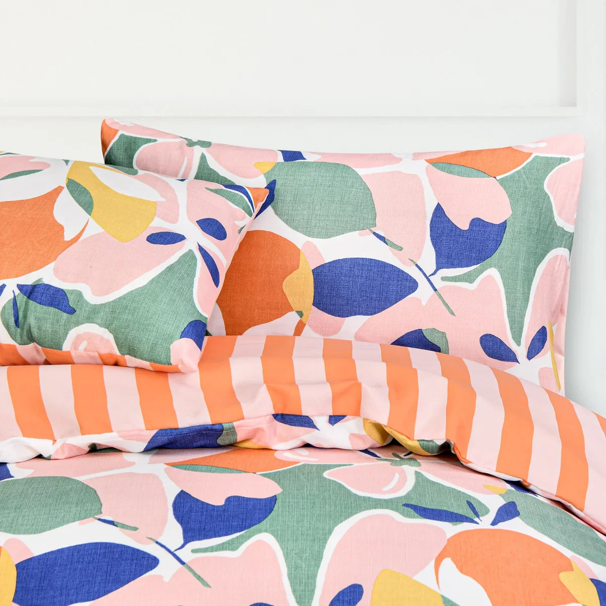 Luxury Super Soft Reversible Abstract Floral Duvet Cover With Pillowcase - Multi / 200cm – image 5