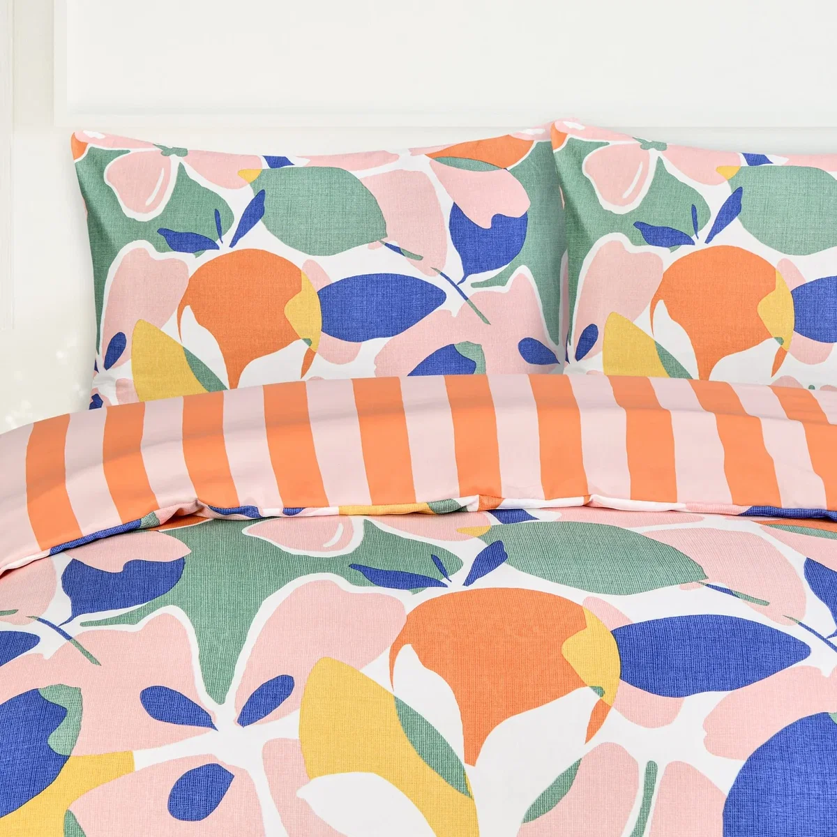 Luxury Super Soft Reversible Abstract Floral Duvet Cover With Pillowcase - Multi / 200cm – image 6
