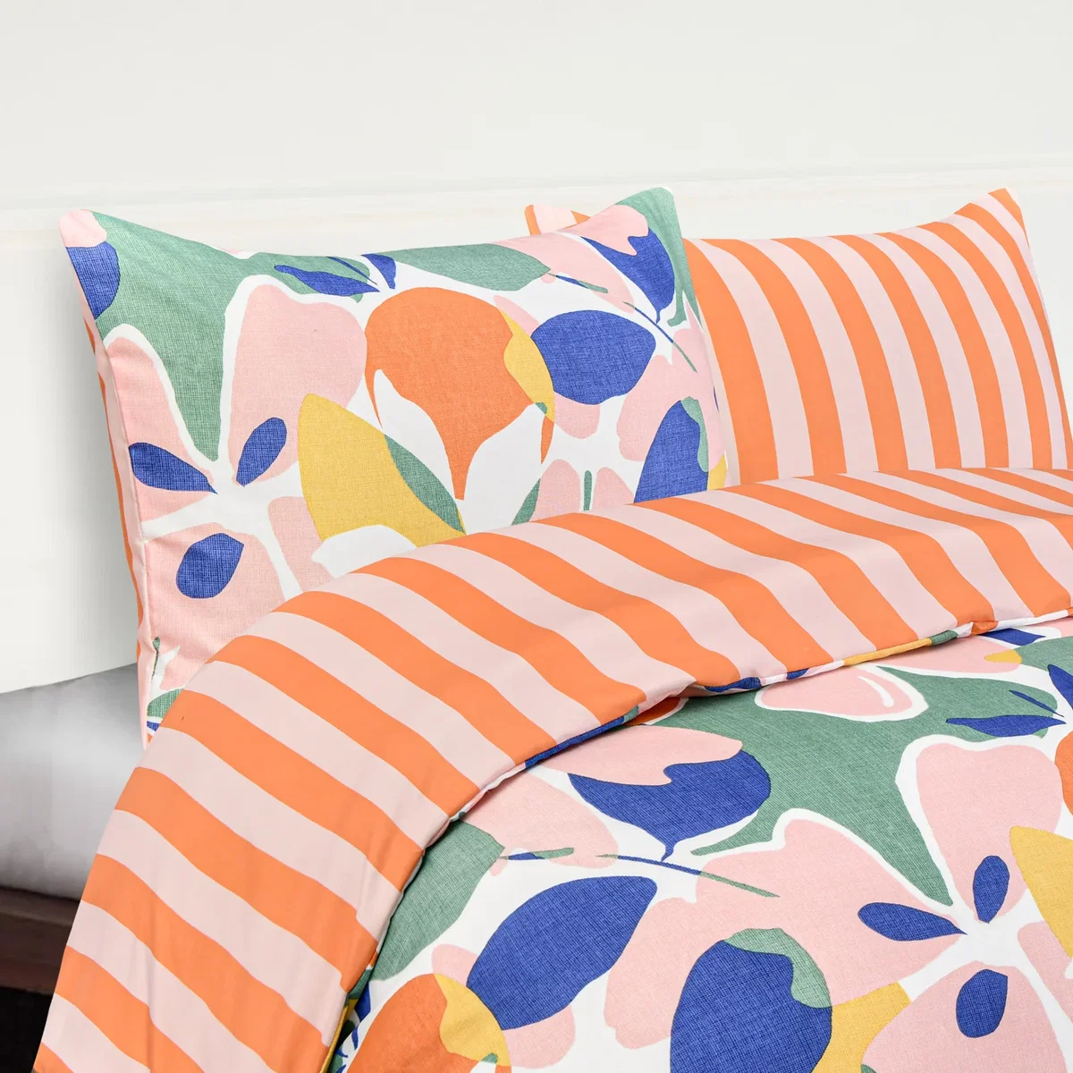 Luxury Super Soft Reversible Abstract Floral Duvet Cover With Pillowcase - Multi / 200cm – image 8