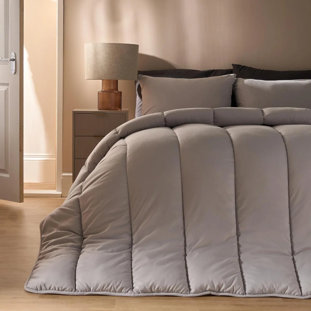 OHS Coverless 10.5 Tog Duvet Set - Hot Pink/Red / Double / 2.5kg / 28cm – image 1
