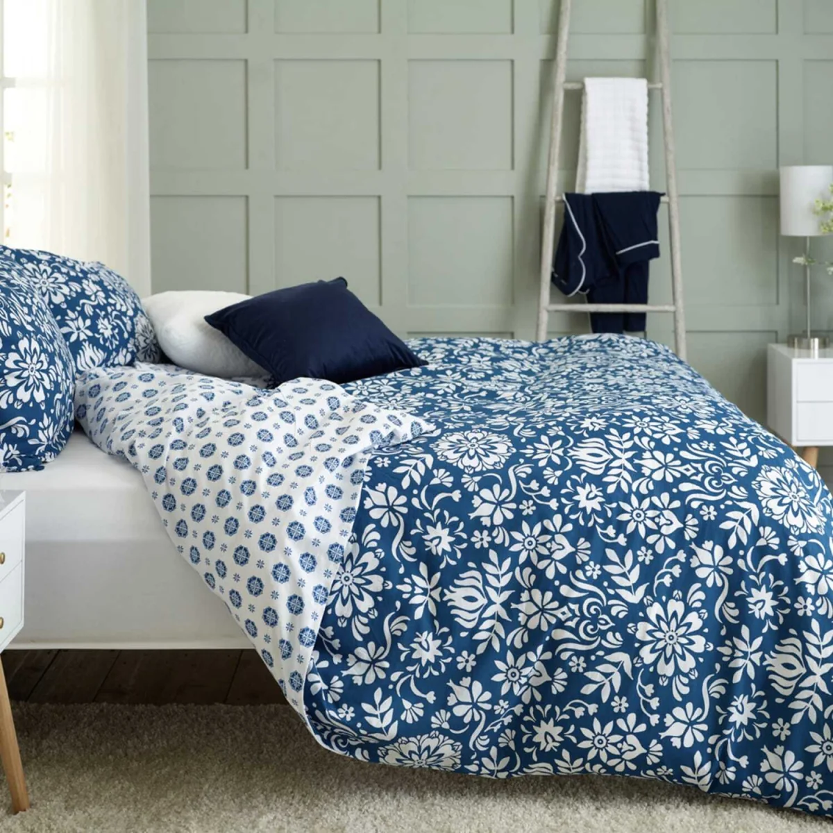 ORNAMENTAL TILE DUVET SET - Blue / Superking / 220cm – image 2