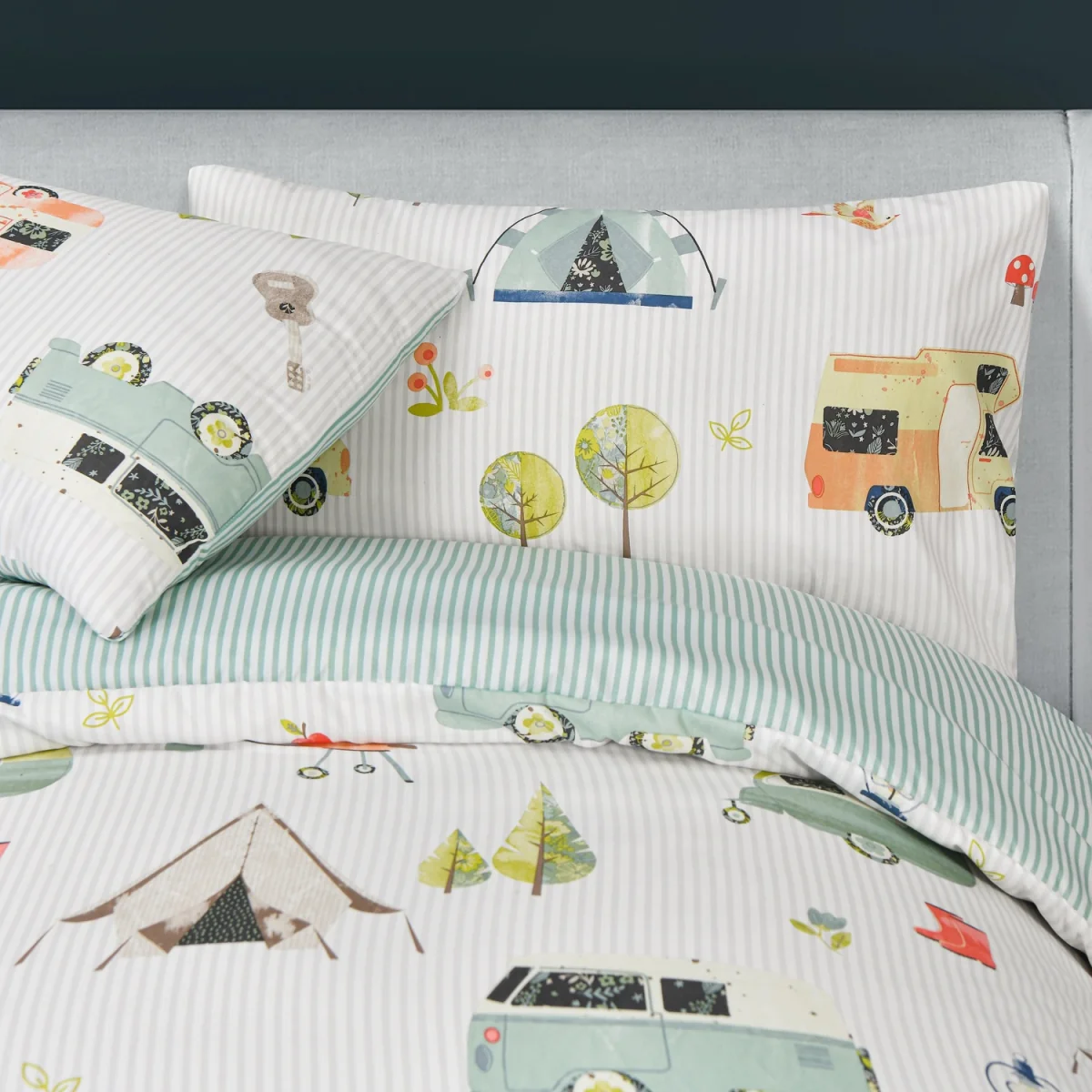 Luxury Soft Reversible Camping Retreat Duvet Cover and Pillowcases - Green – image 4