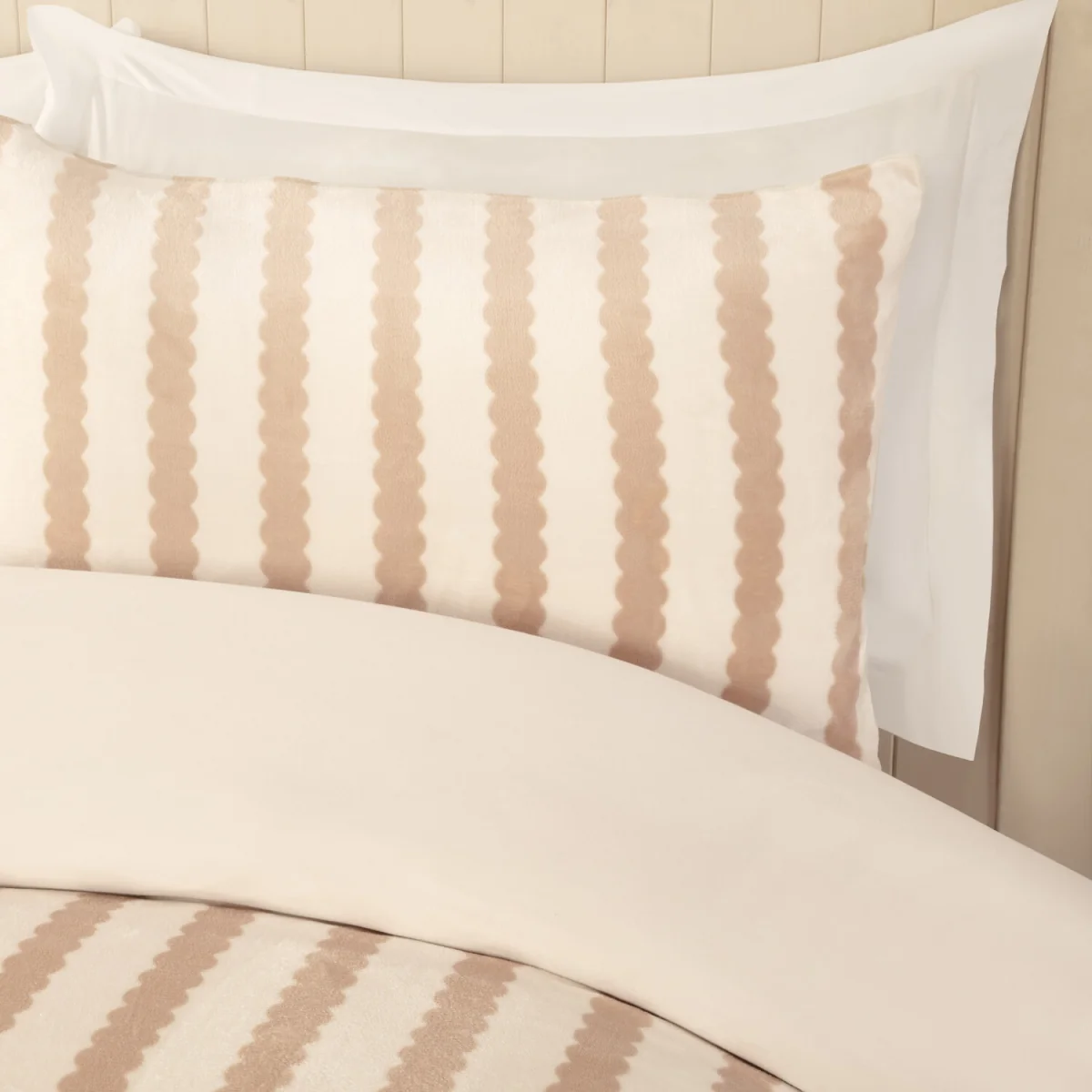 Scallop Stripe Fleece Duvet Set - Natural / King – image 3
