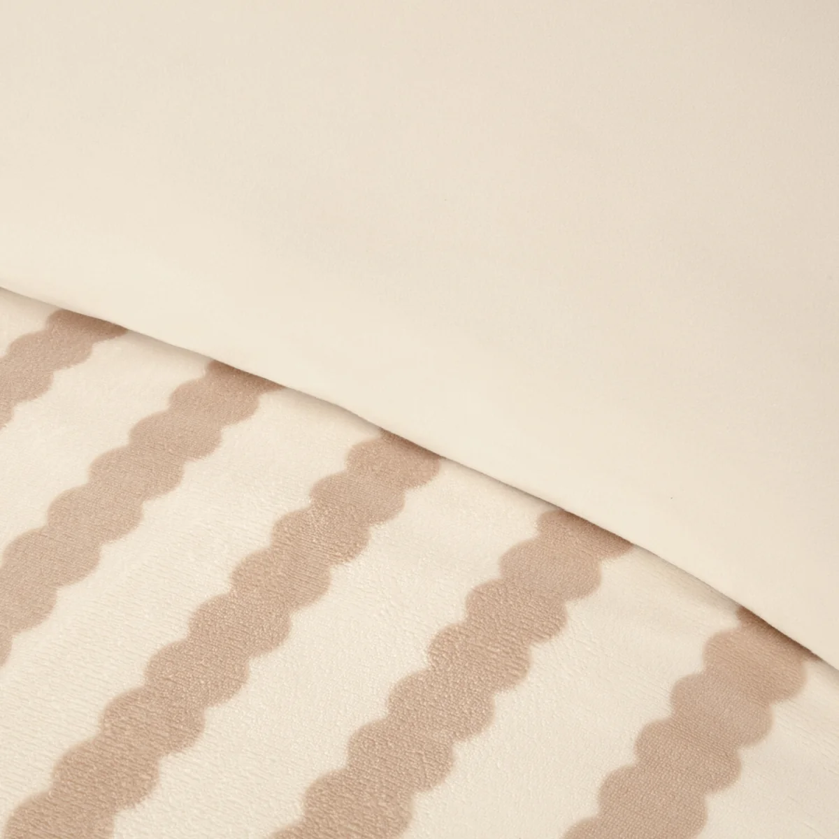 Scallop Stripe Fleece Duvet Set - Natural / King – image 4