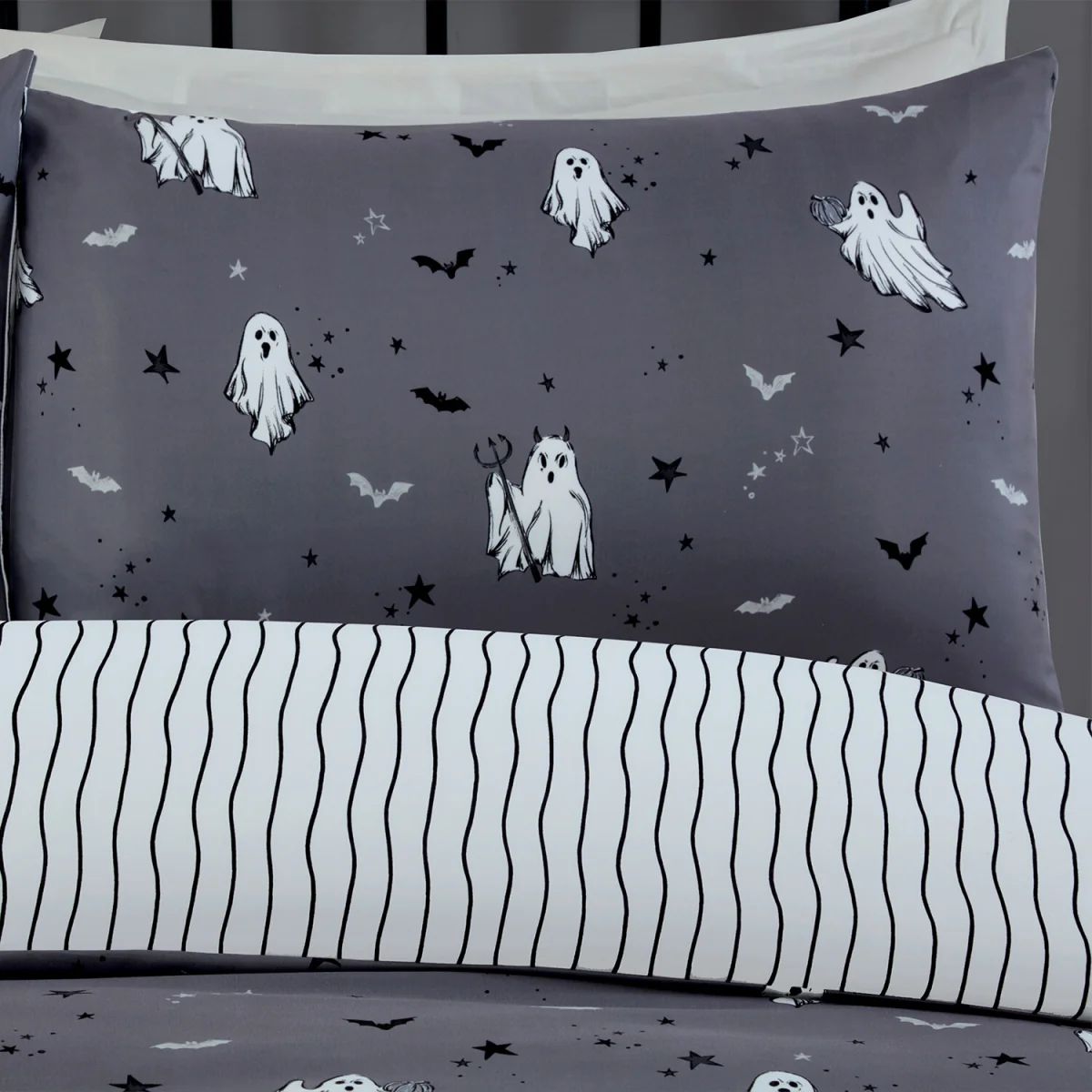 Ghostly Ghouls Duvet Set - Grey / King – image 3