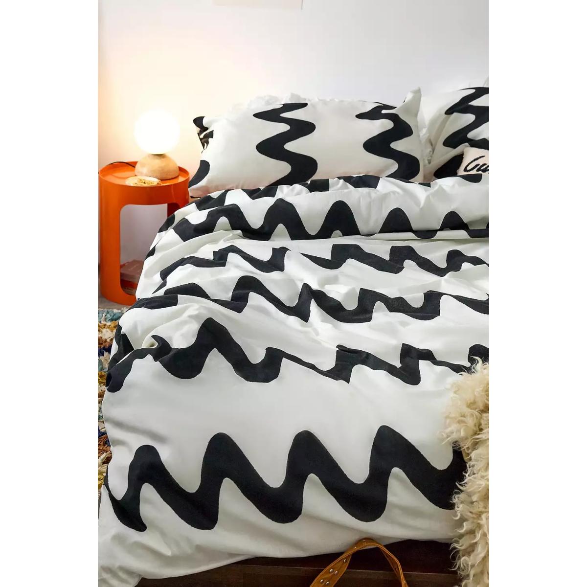 Big Wave Duvet Set - Black/White Double at Urban Outfitters – image 4