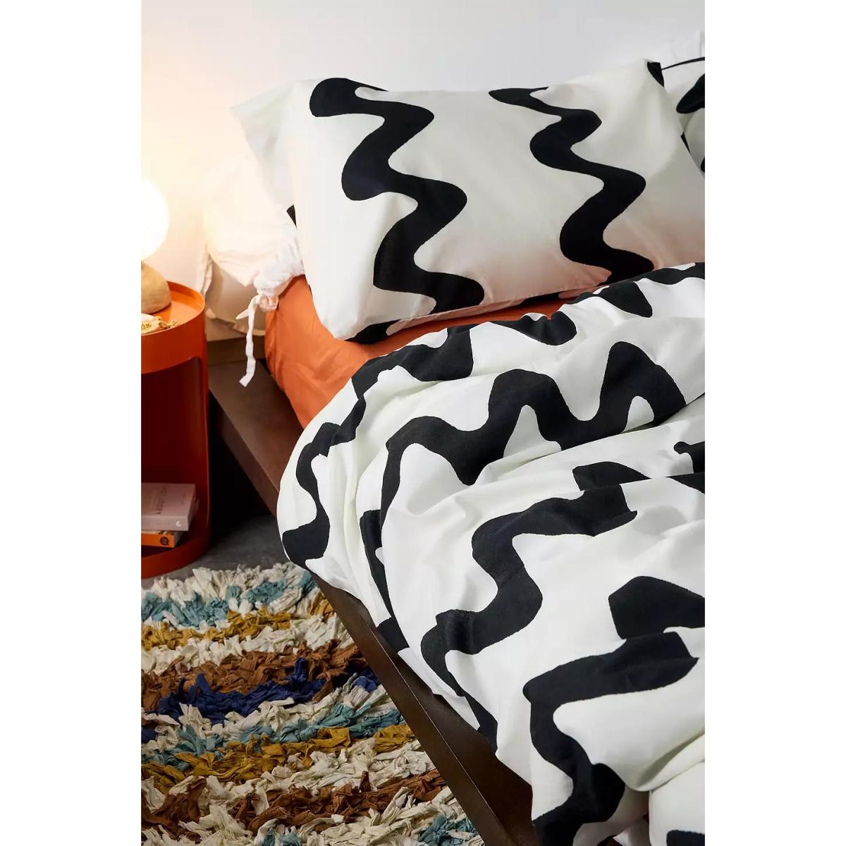 Big Wave Duvet Set - Black/White Double at Urban Outfitters – image 5