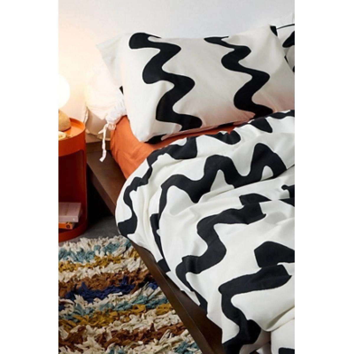 Big Wave Duvet Set - Black/White Double at Urban Outfitters – image 9