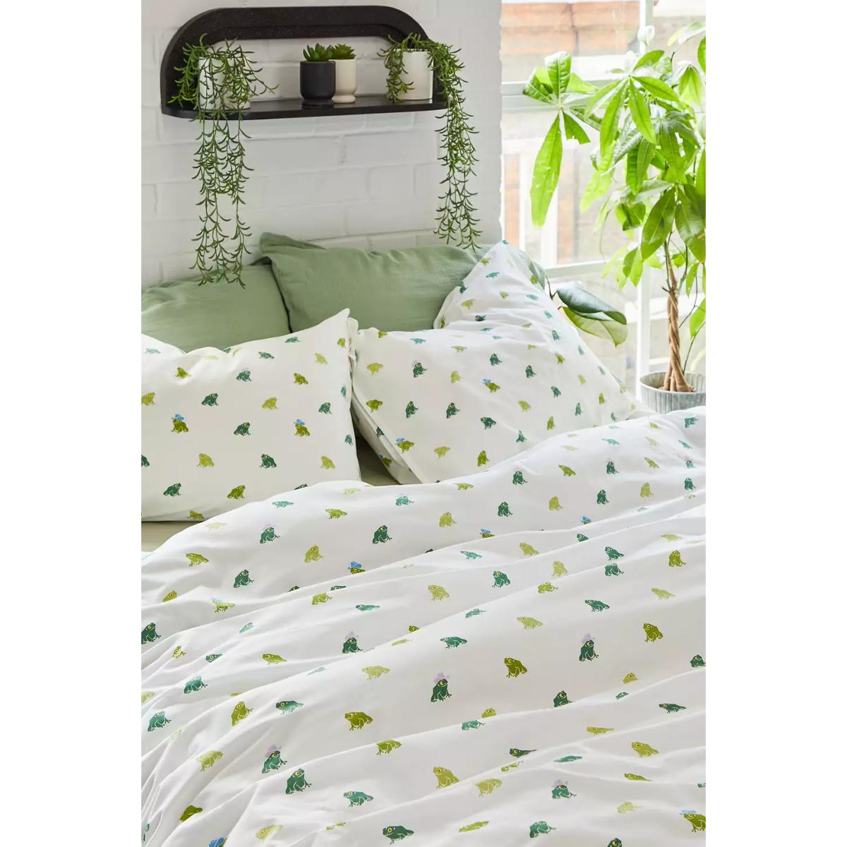 Western Froggie Duvet Set - Green King at Urban Outfitters – image 2