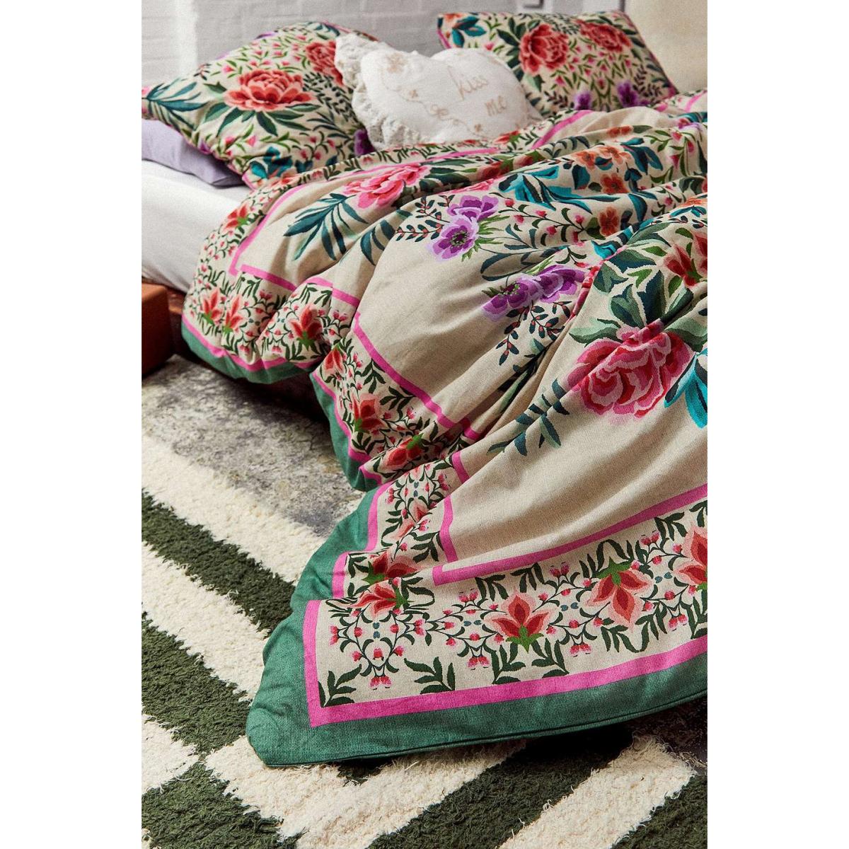 Evelyn Floral Duvet Set - Dark Green King at Urban Outfitters – image 3