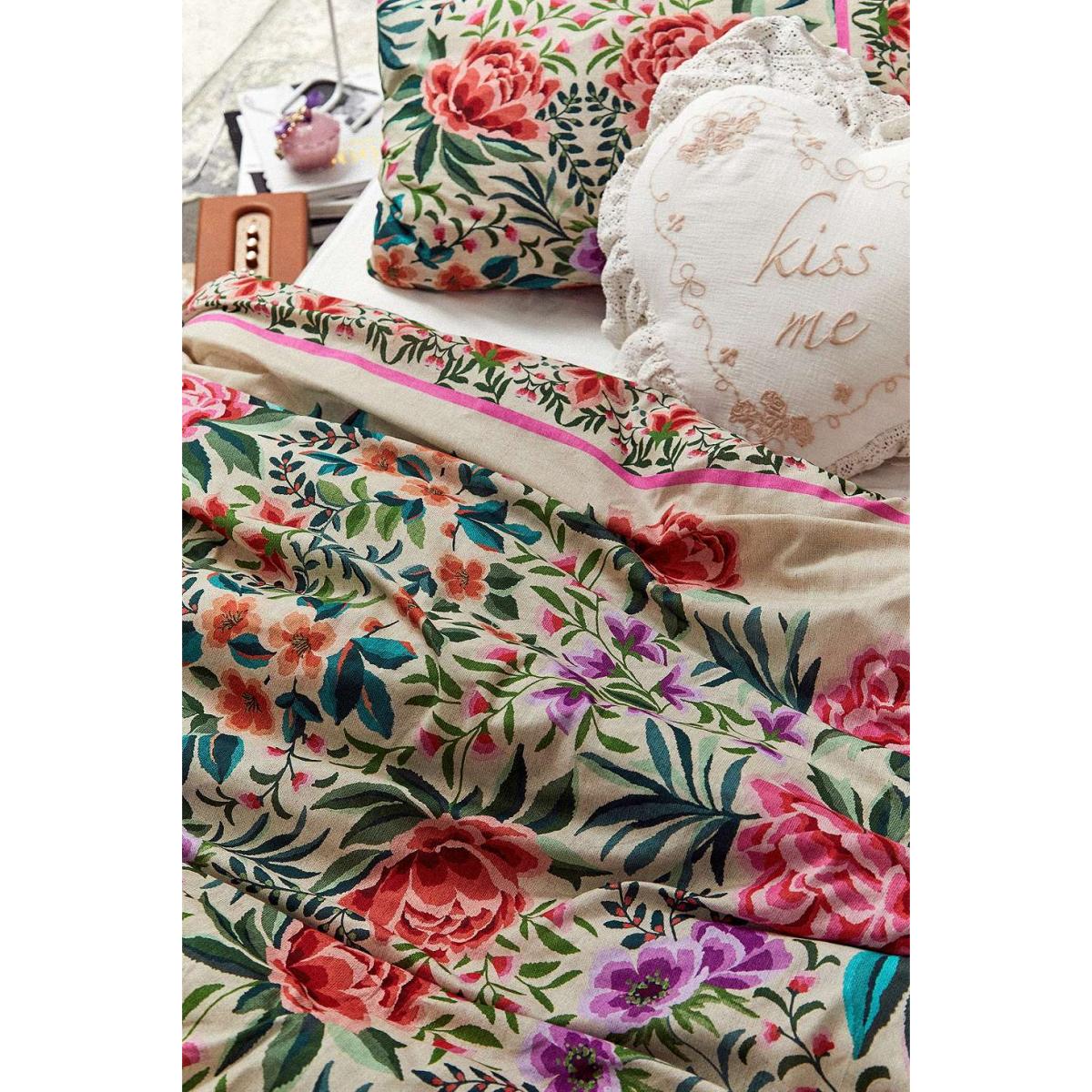 Evelyn Floral Duvet Set - Dark Green King at Urban Outfitters – image 4