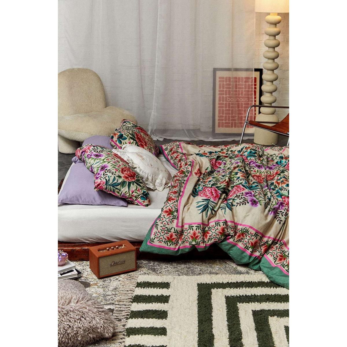 Evelyn Floral Duvet Set - Dark Green King at Urban Outfitters – image 5
