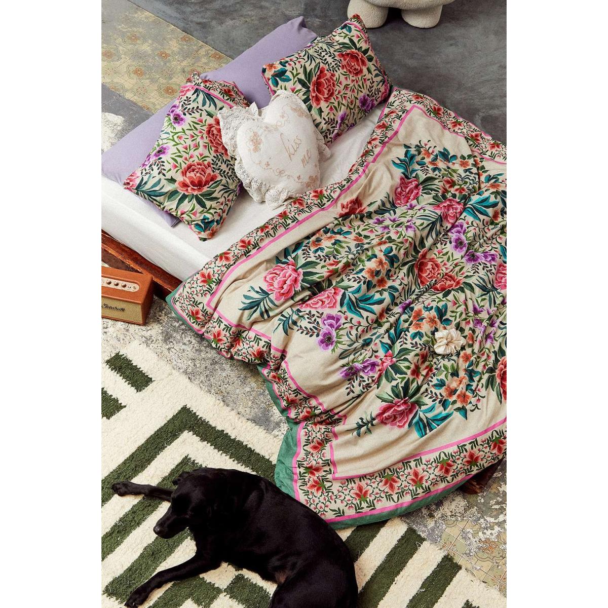 Evelyn Floral Duvet Set - Dark Green King at Urban Outfitters – image 6