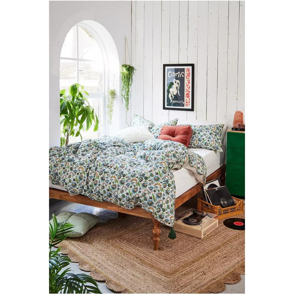 Flower Embroidered Duvet Set - Assorted DOUBLE at Urban Outfitters – image 3