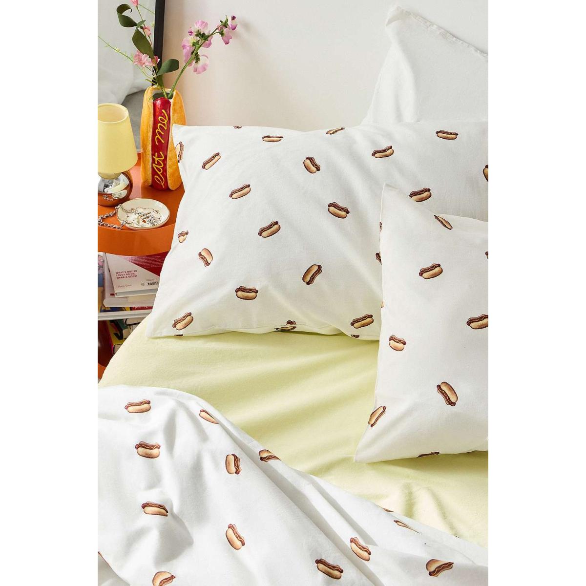 Hot Dog Duvet Set - White King at Urban Outfitters – image 3