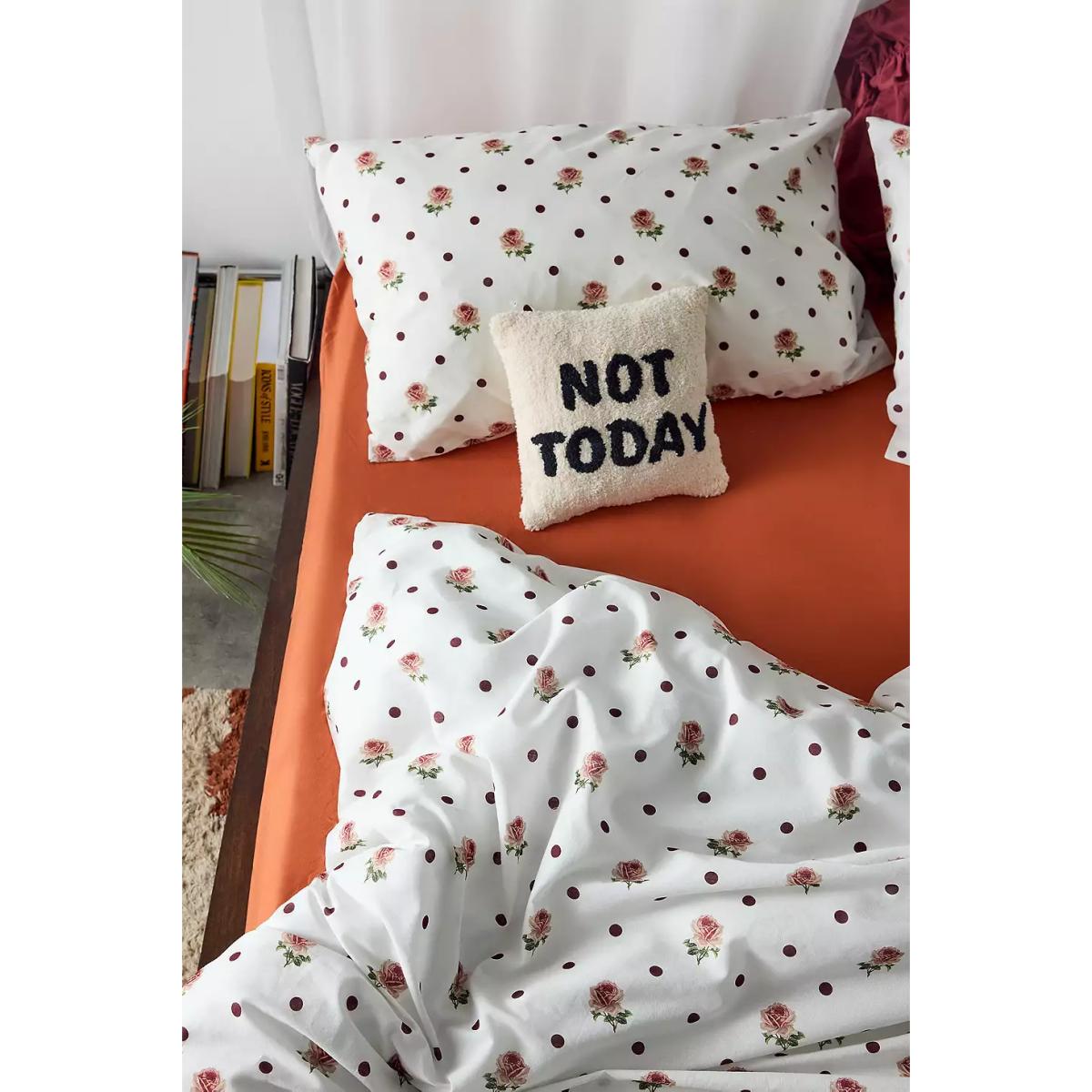 Polka Dot & Rose Duvet Set - White King at Urban Outfitters – image 2