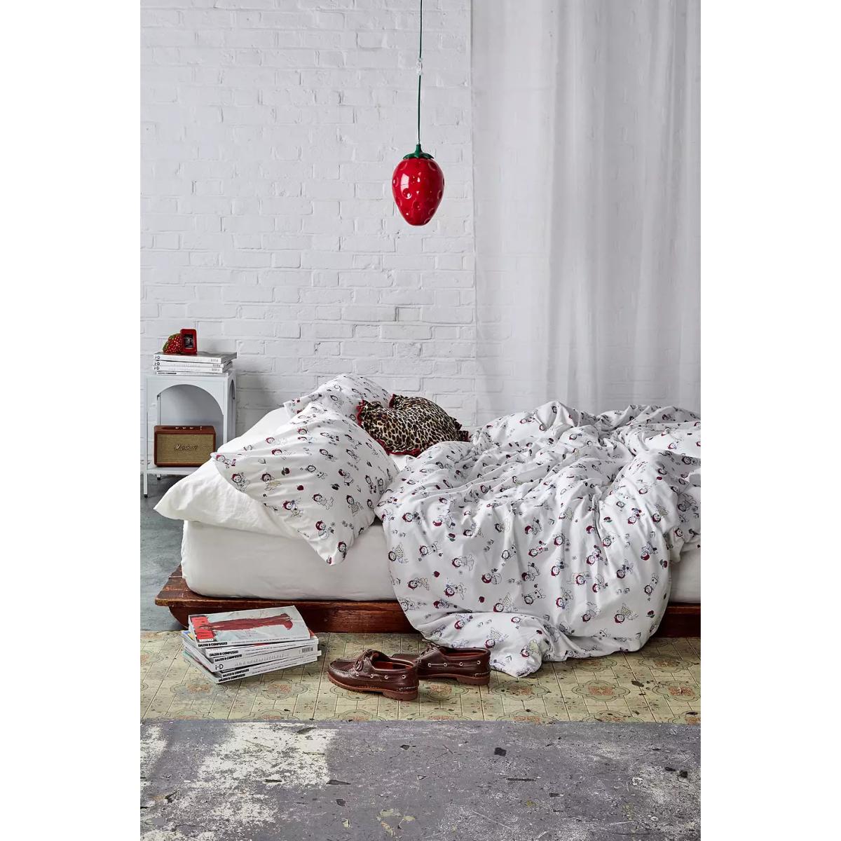 Strawberry Cat Duvet Set - White Double at Urban Outfitters – image 3