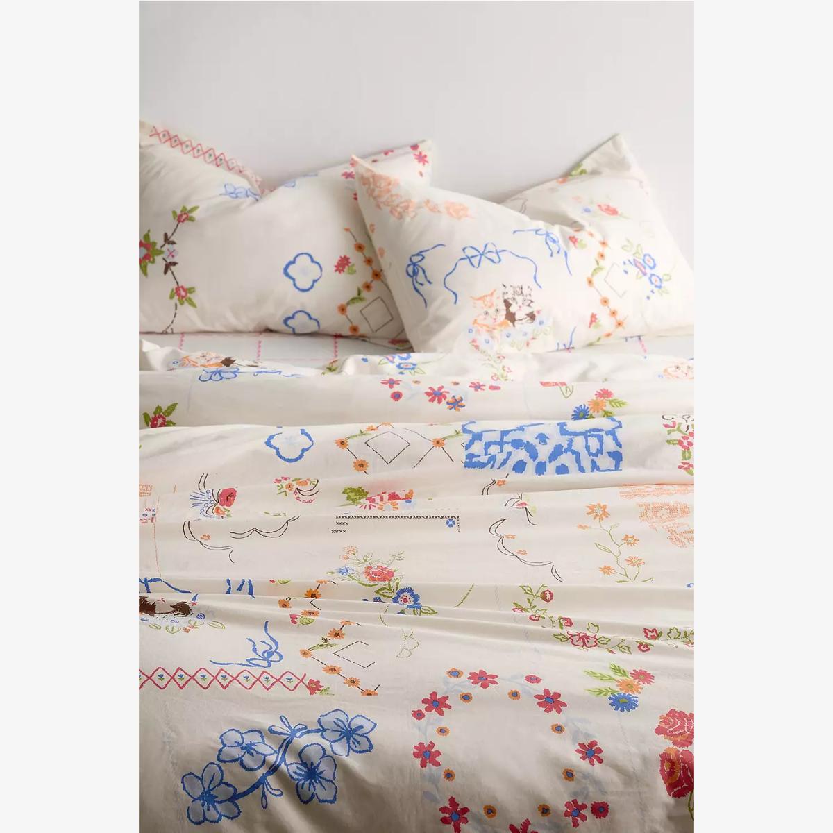 Irene Duvet Set - White Single at Urban Outfitters – image 1