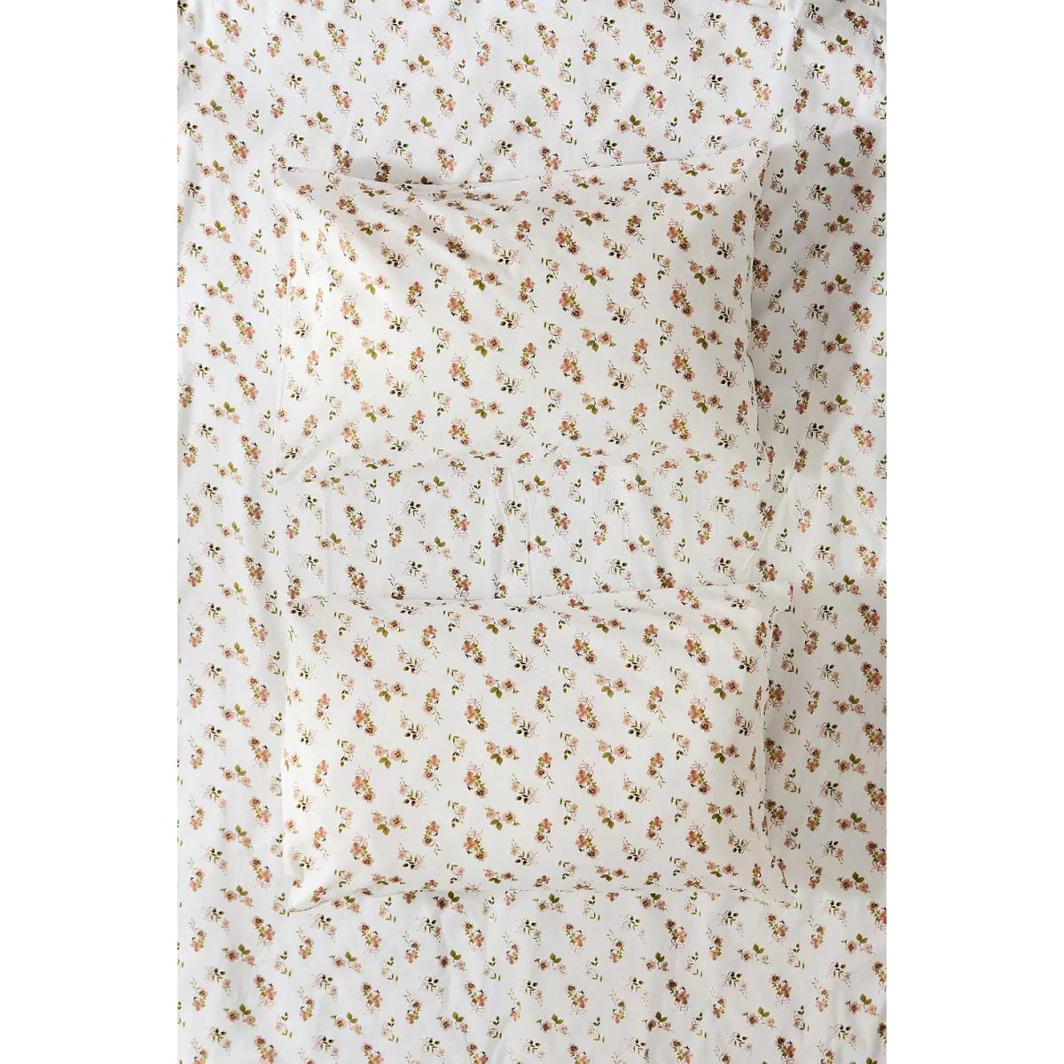 Ada Floral Duvet Set - White King at Urban Outfitters – image 3