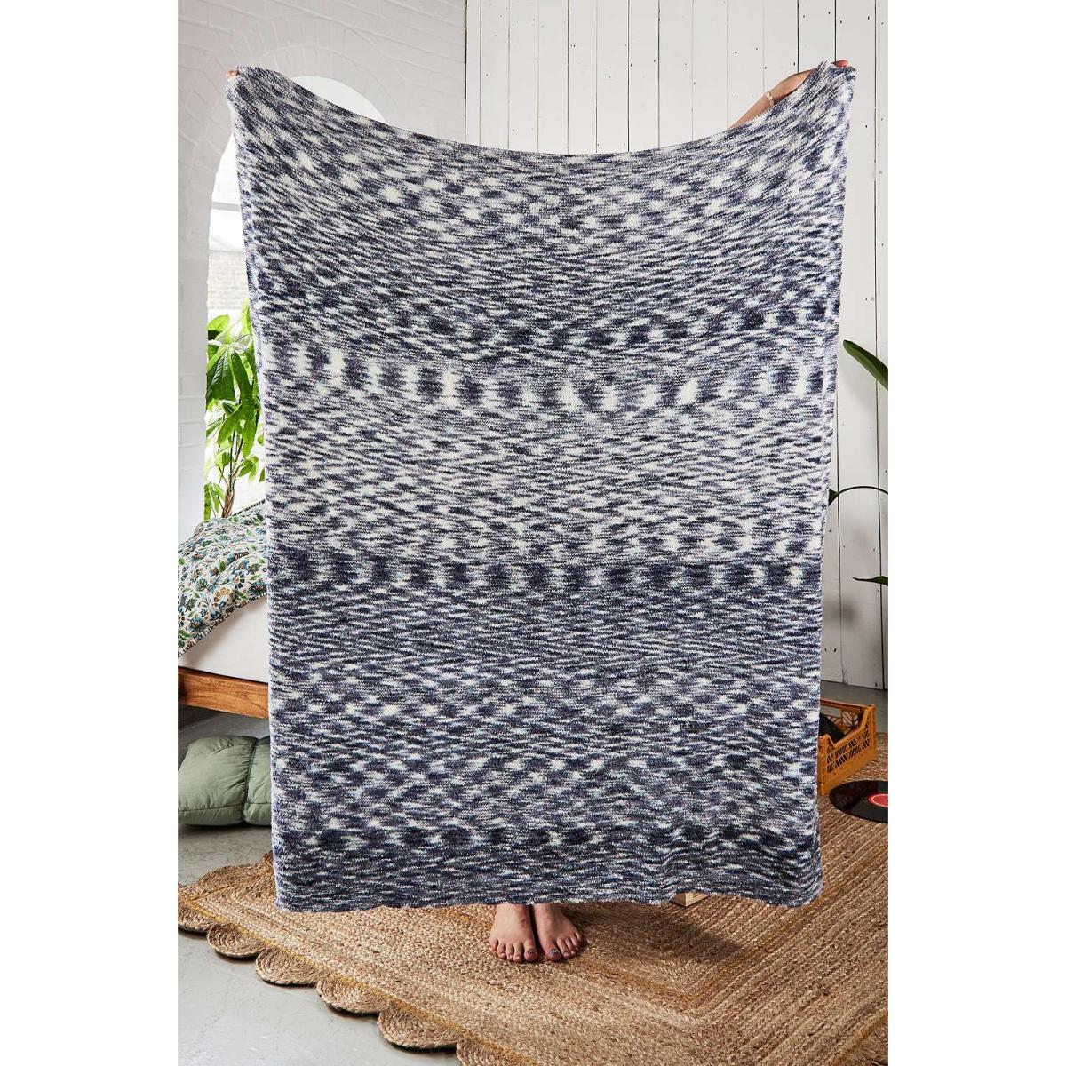 Urban Outfitters Blue Space-Dye Knit Blanket - Blue ALL – image 3