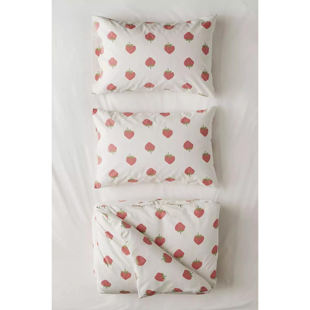 Strawberry Duvet Set - White Single at Urban Outfitters – image 4
