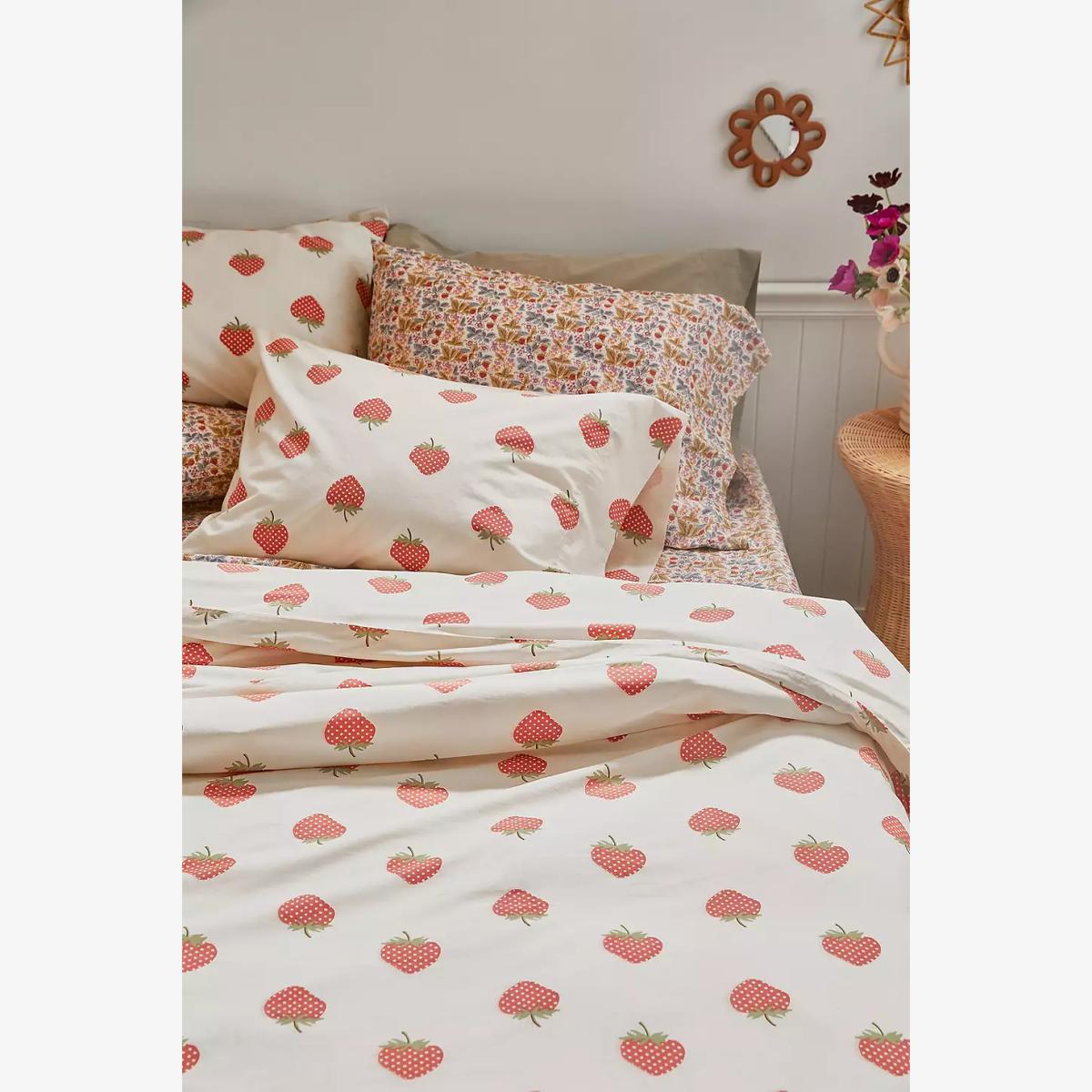 Strawberry Duvet Set - White Single at Urban Outfitters – image 1