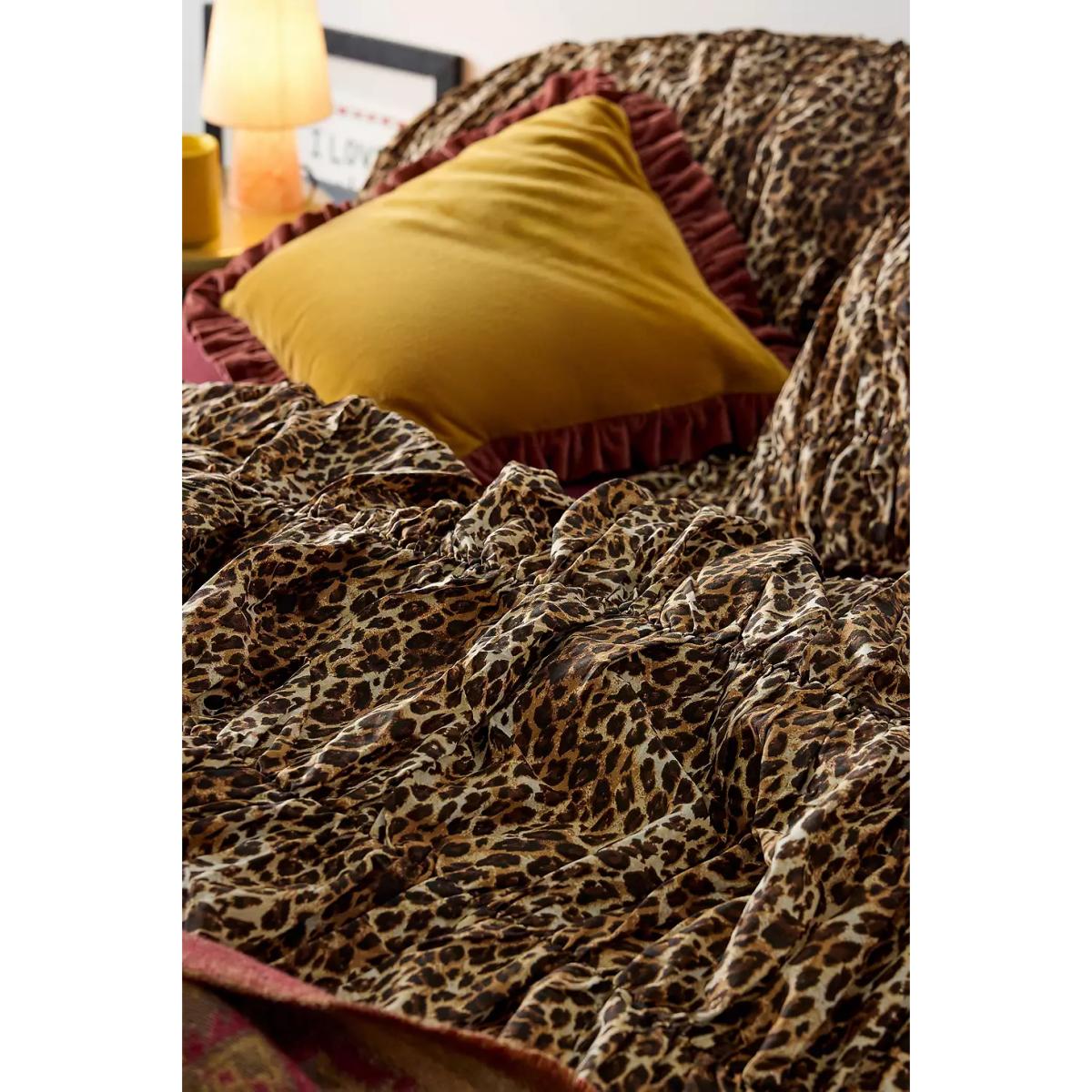 Leopard Cinched Duvet Set - Neutral King at Urban Outfitters – image 4