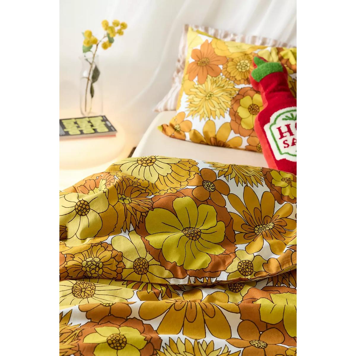Vera Yellow Duvet Set - Sun Yellow Single at Urban Outfitters – image 3