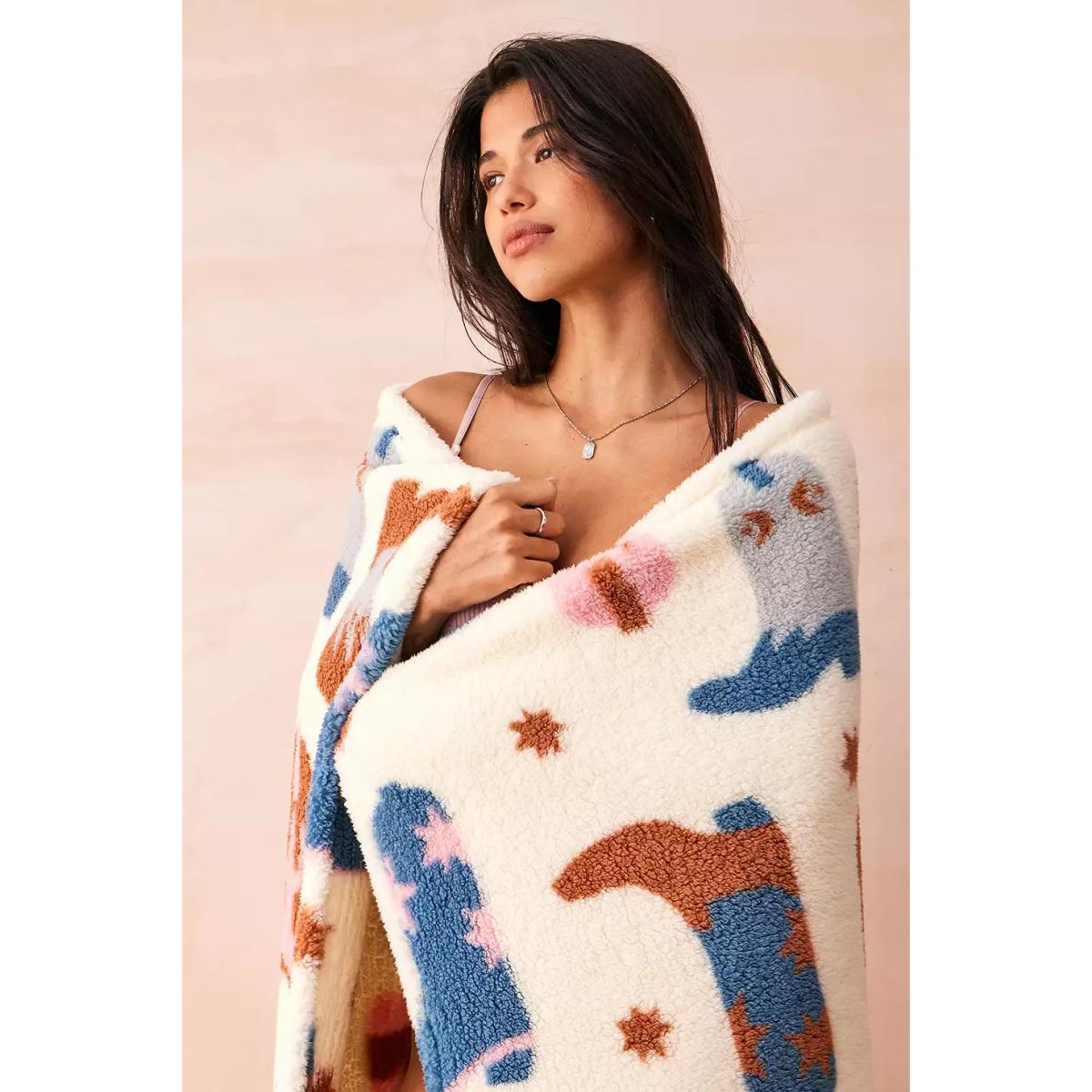 Howdy Print Blanket ALL at Urban Outfitters – image 3