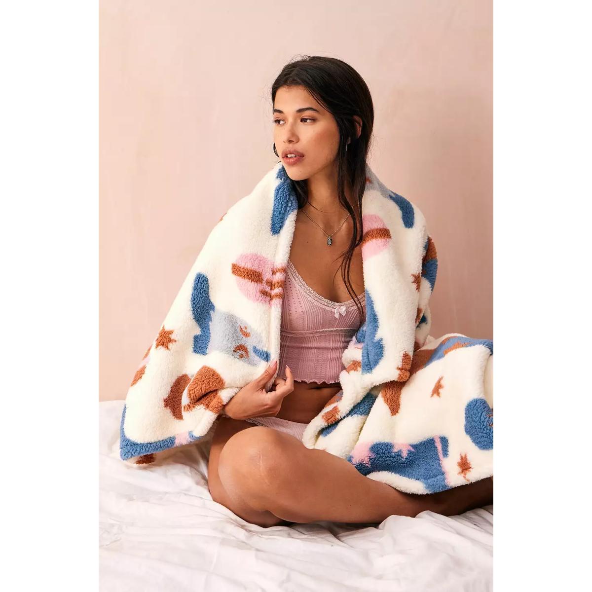 Howdy Print Blanket ALL at Urban Outfitters – image 5