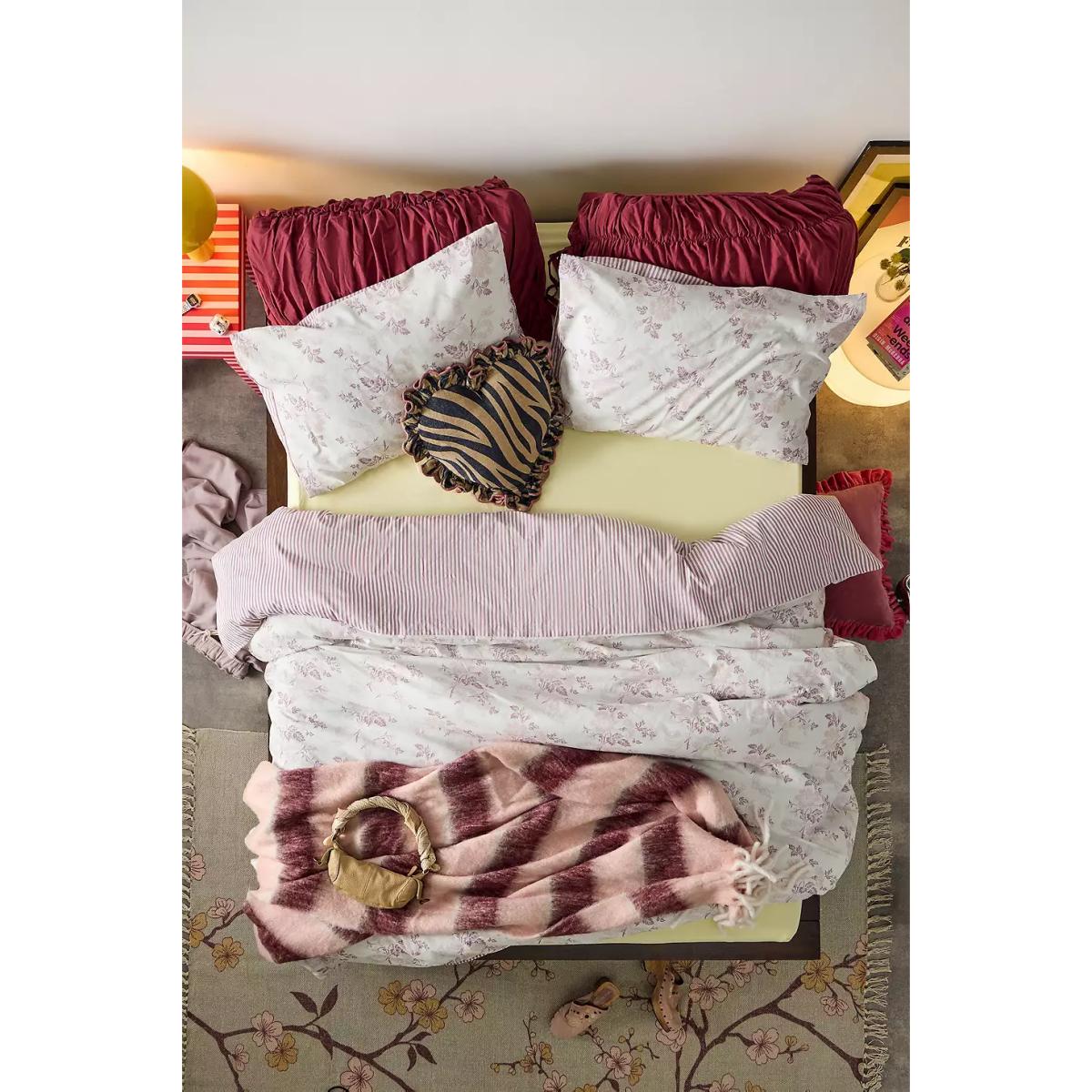 Juliet Duvet Set - Pink Single at Urban Outfitters – image 2