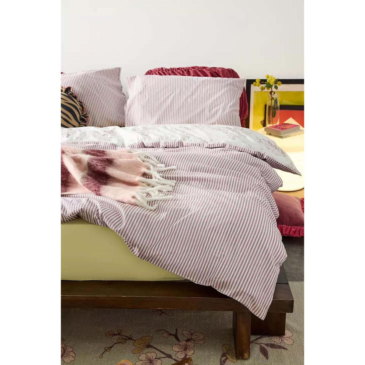 Juliet Duvet Set - Pink Single at Urban Outfitters – image 4