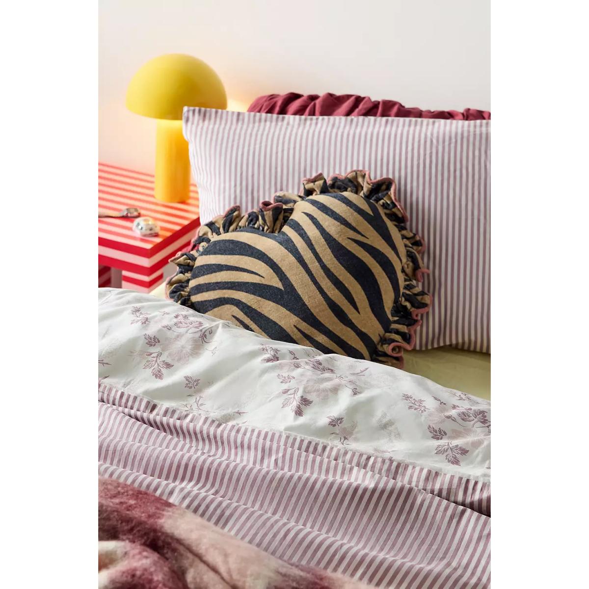 Juliet Duvet Set - Pink Single at Urban Outfitters – image 6