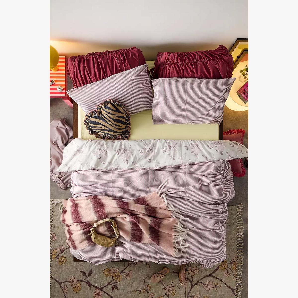 Juliet Duvet Set - Pink Single at Urban Outfitters – image 1