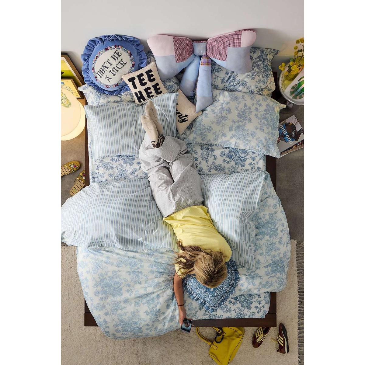Toile Stripe Reversible Duvet Set - Blue Double at Urban Outfitters – image 3