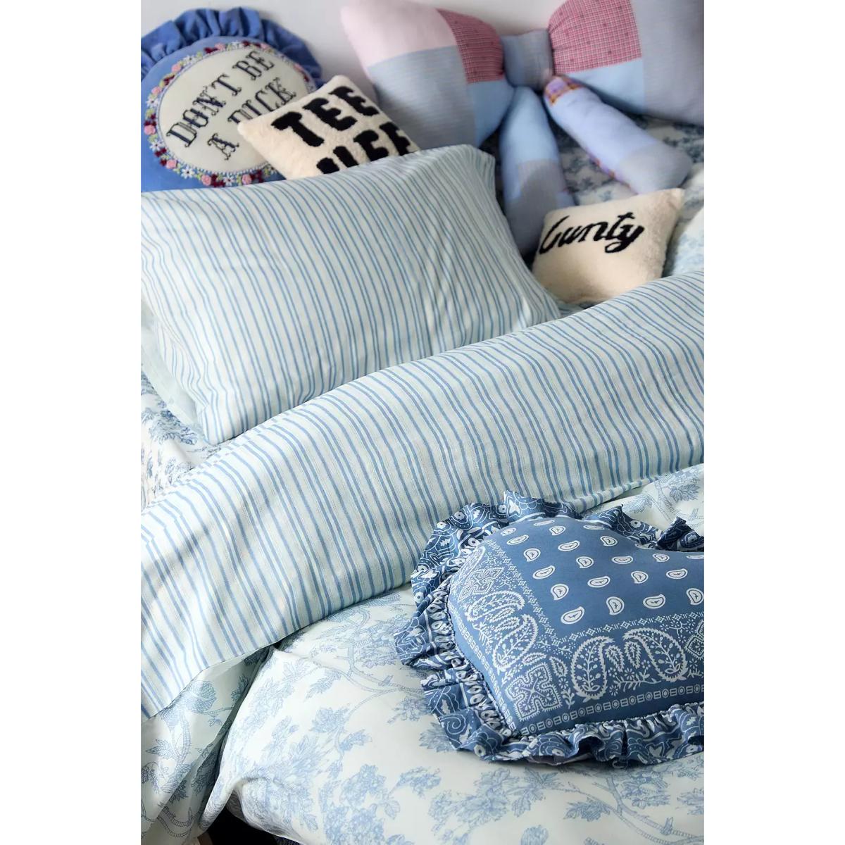 Toile Stripe Reversible Duvet Set - Blue Double at Urban Outfitters – image 4