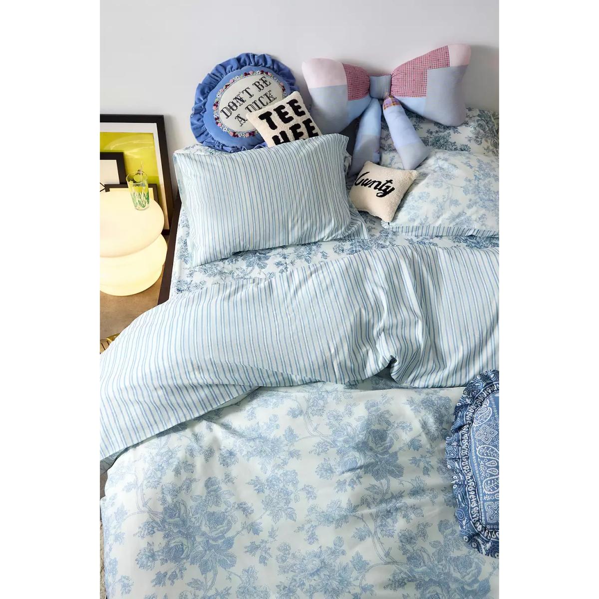 Toile Stripe Reversible Duvet Set - Blue Double at Urban Outfitters – image 5