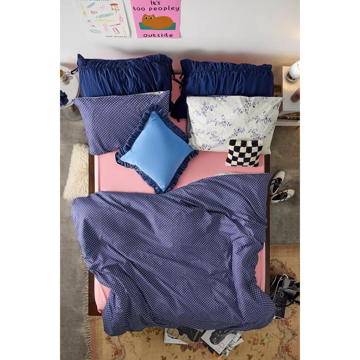 Ditsy Floral Reversible Duvet Set - Blue Single at Urban Outfitters – image 3
