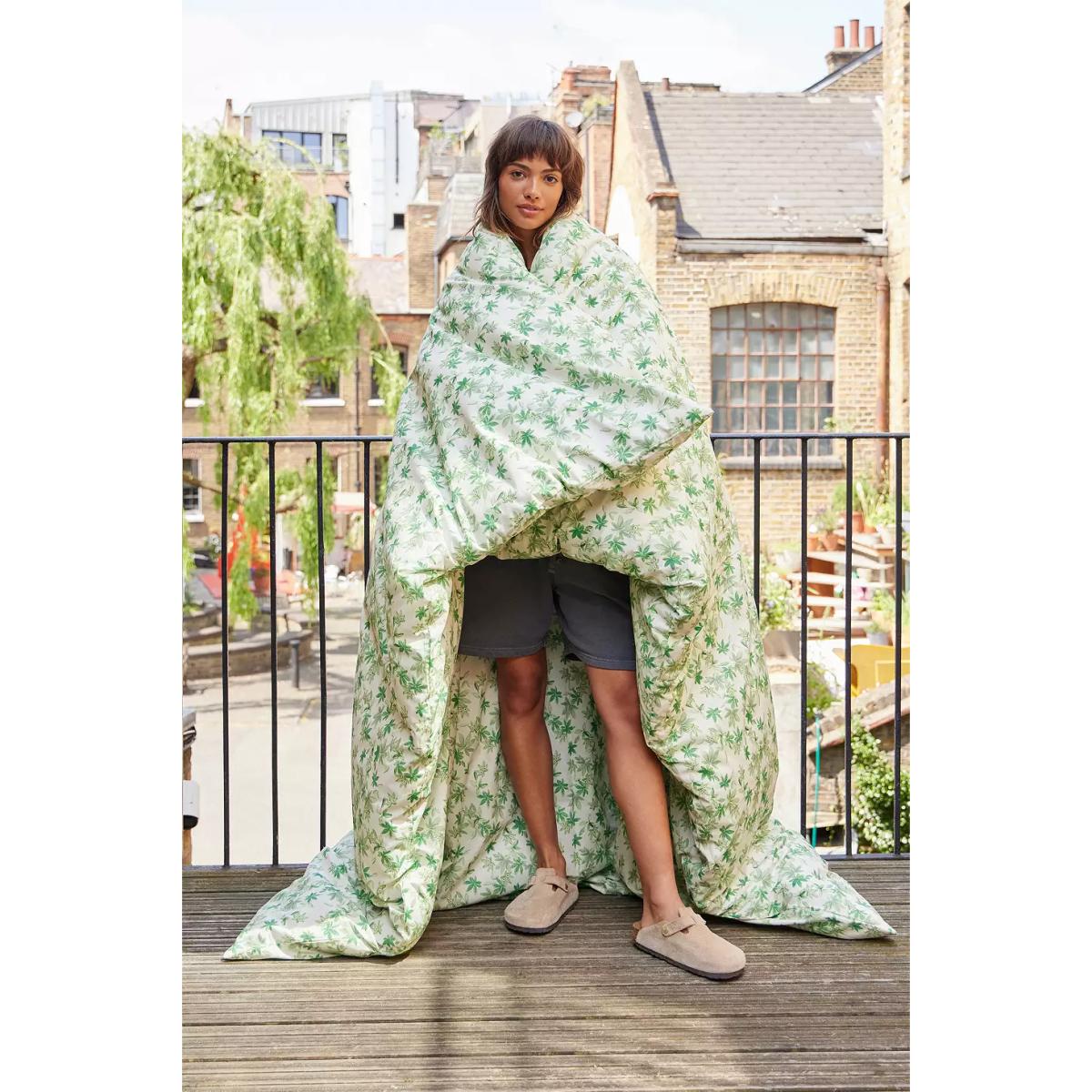 Leaf Buddy Duvet Set - Green DOUBLE at Urban Outfitters – image 3