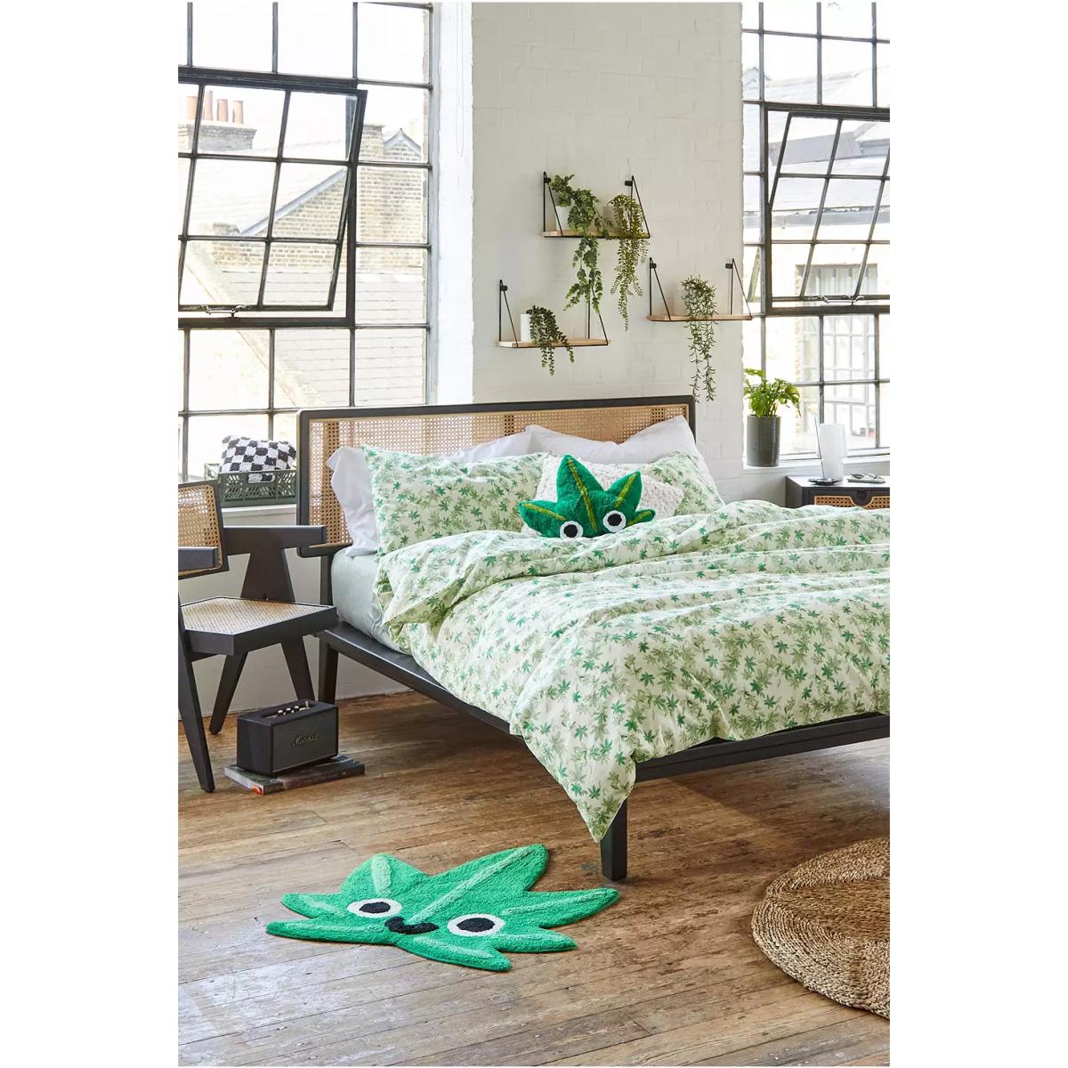 Leaf Buddy Duvet Set - Green DOUBLE at Urban Outfitters – image 4