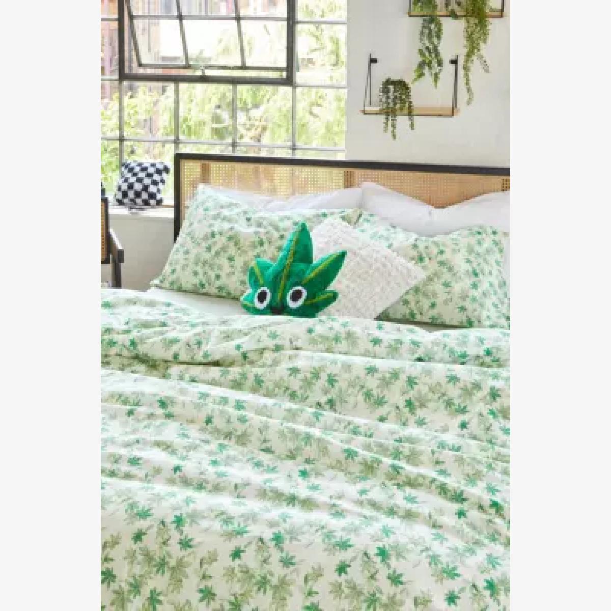 Leaf Buddy Duvet Set - Green DOUBLE at Urban Outfitters – image 1