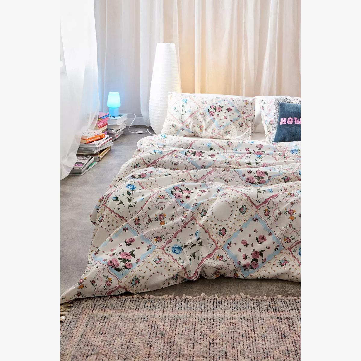 Vintage Scarf Print Duvet Set - Pink Double at Urban Outfitters – image 1