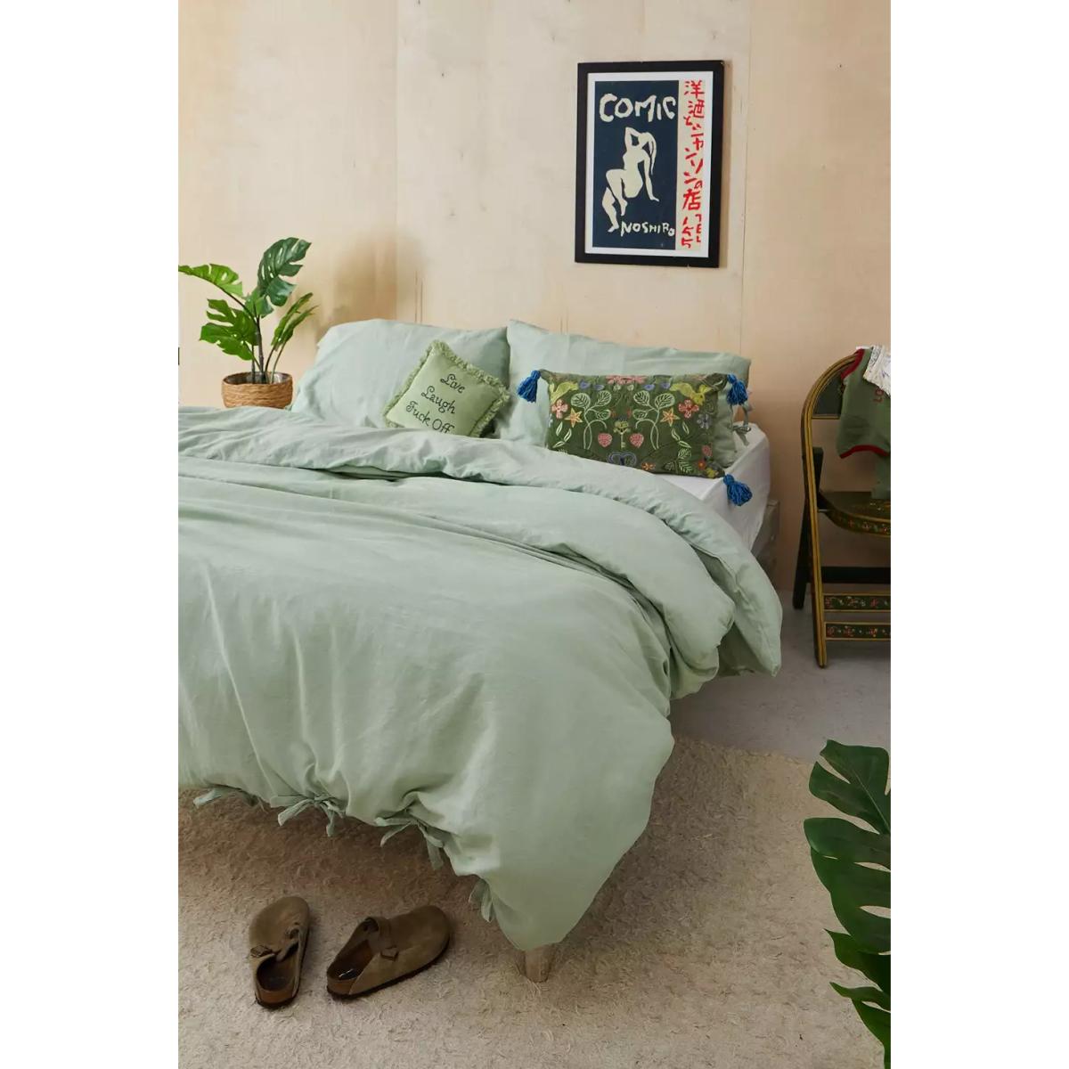Sage Linen Duvet Set - Light Green King at Urban Outfitters – image 2