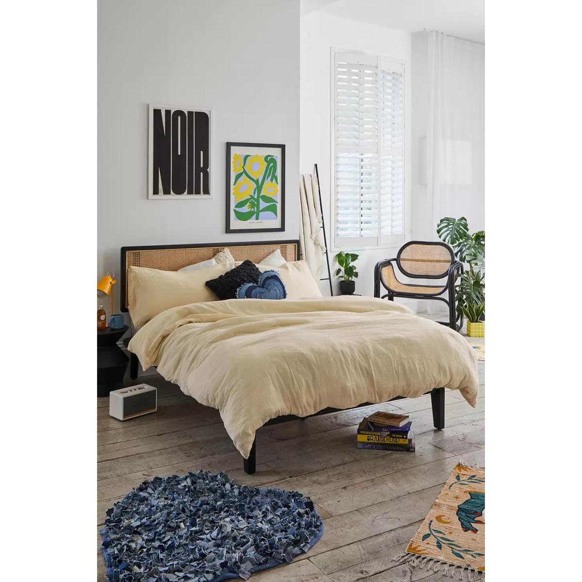 Ecru Crinkle Duvet Set - White KING at Urban Outfitters – image 3