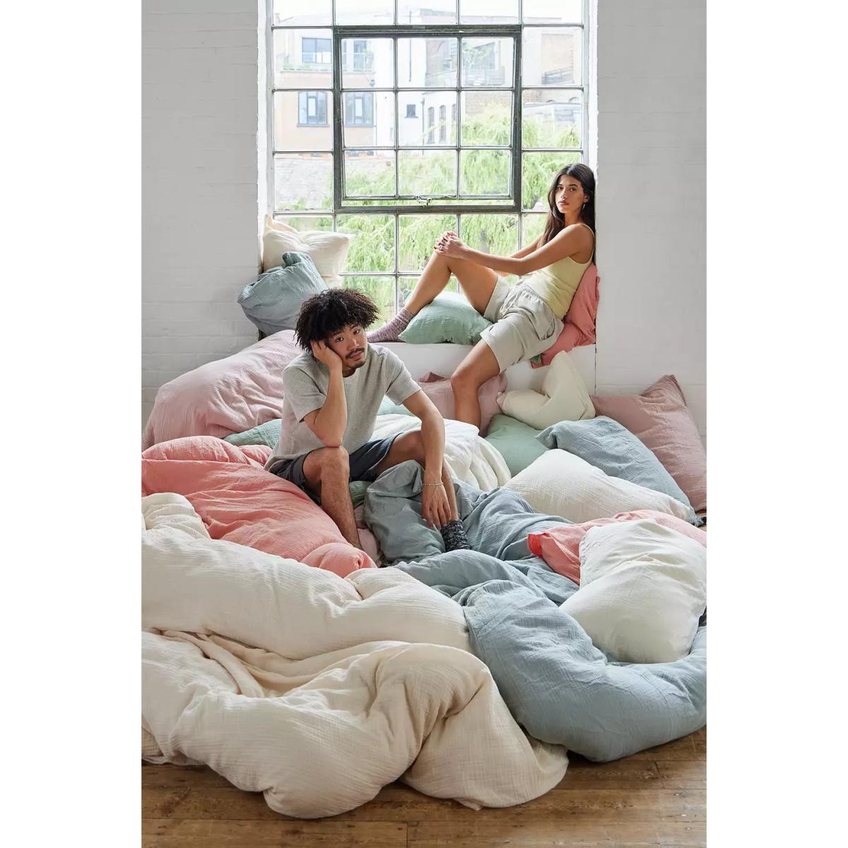 Ecru Crinkle Duvet Set - White KING at Urban Outfitters – image 7