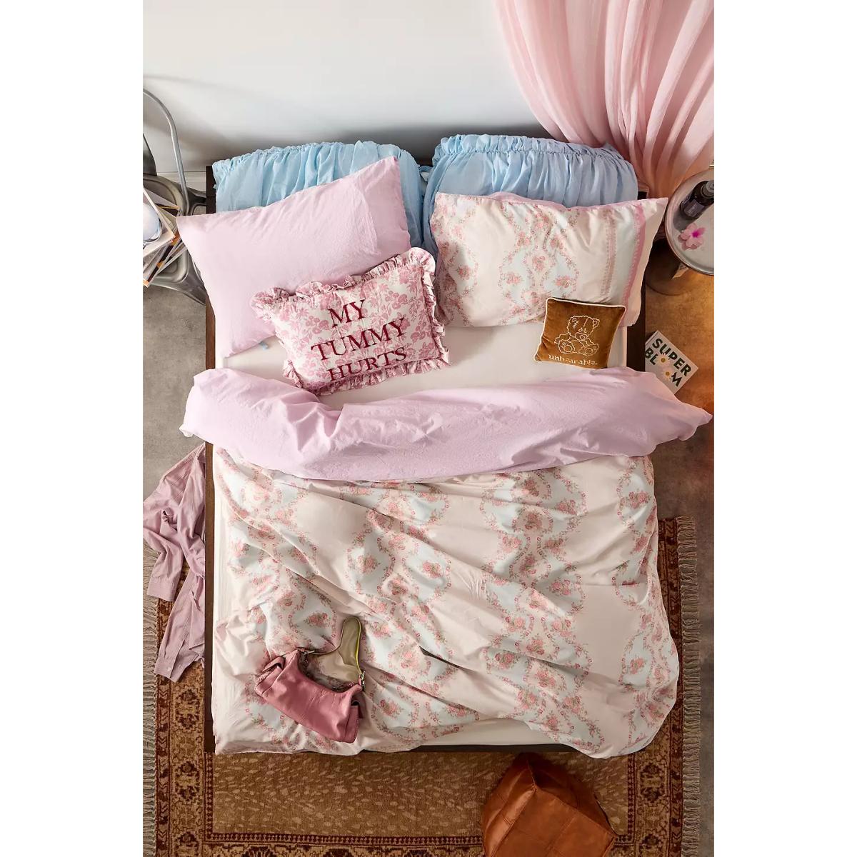 Olivia Duvet Set - Pink King at Urban Outfitters – image 2