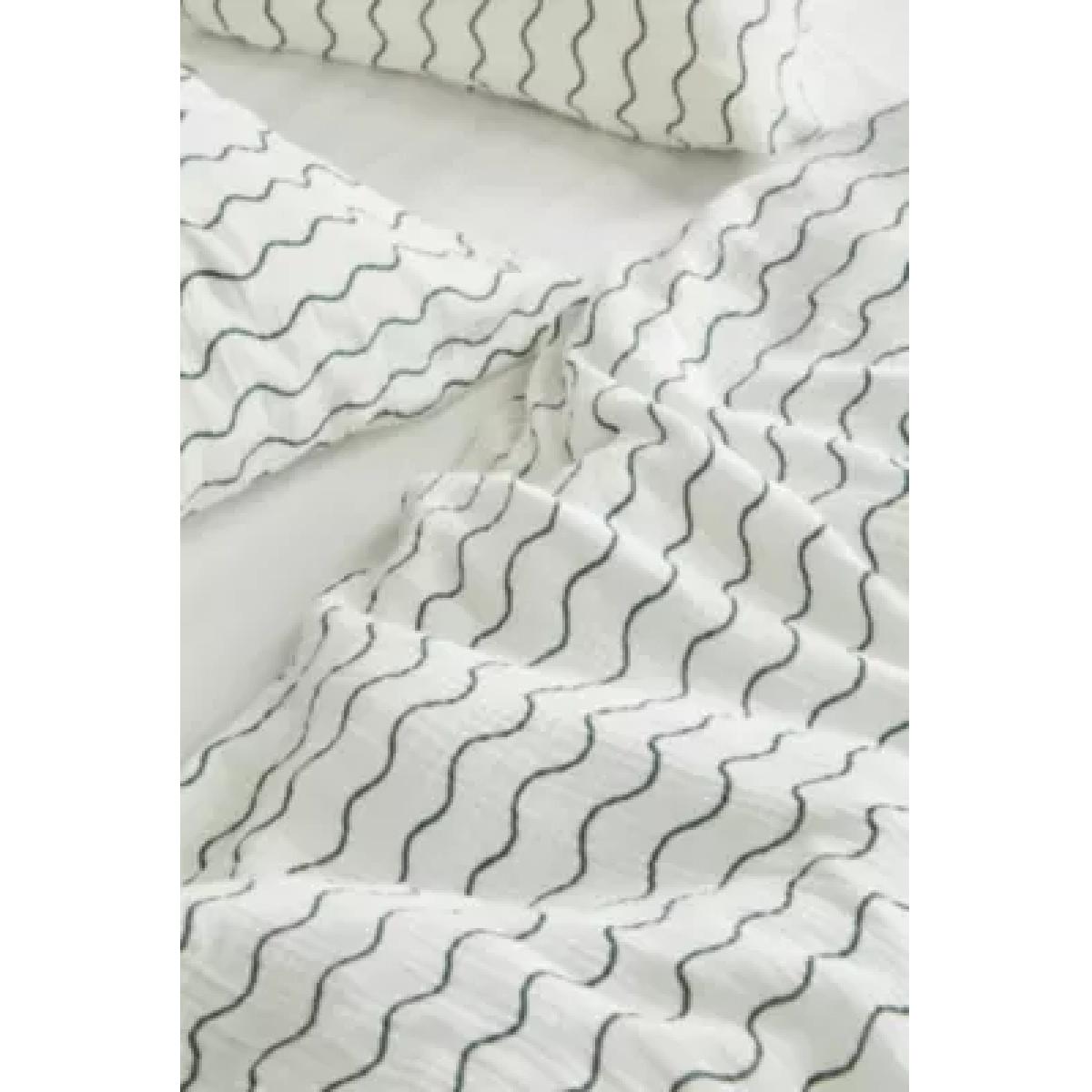 Wiggle Stripe Cosy Crinkle King Duvet Set - Dark Grey Double at Urban Outfitters – image 5
