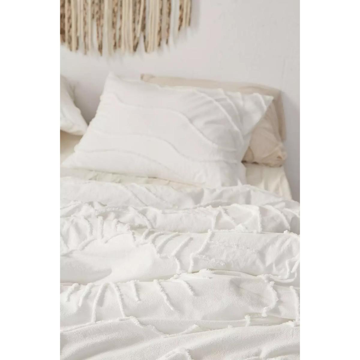 Margot Tufted Duvet Set - White KING at Urban Outfitters – image 2