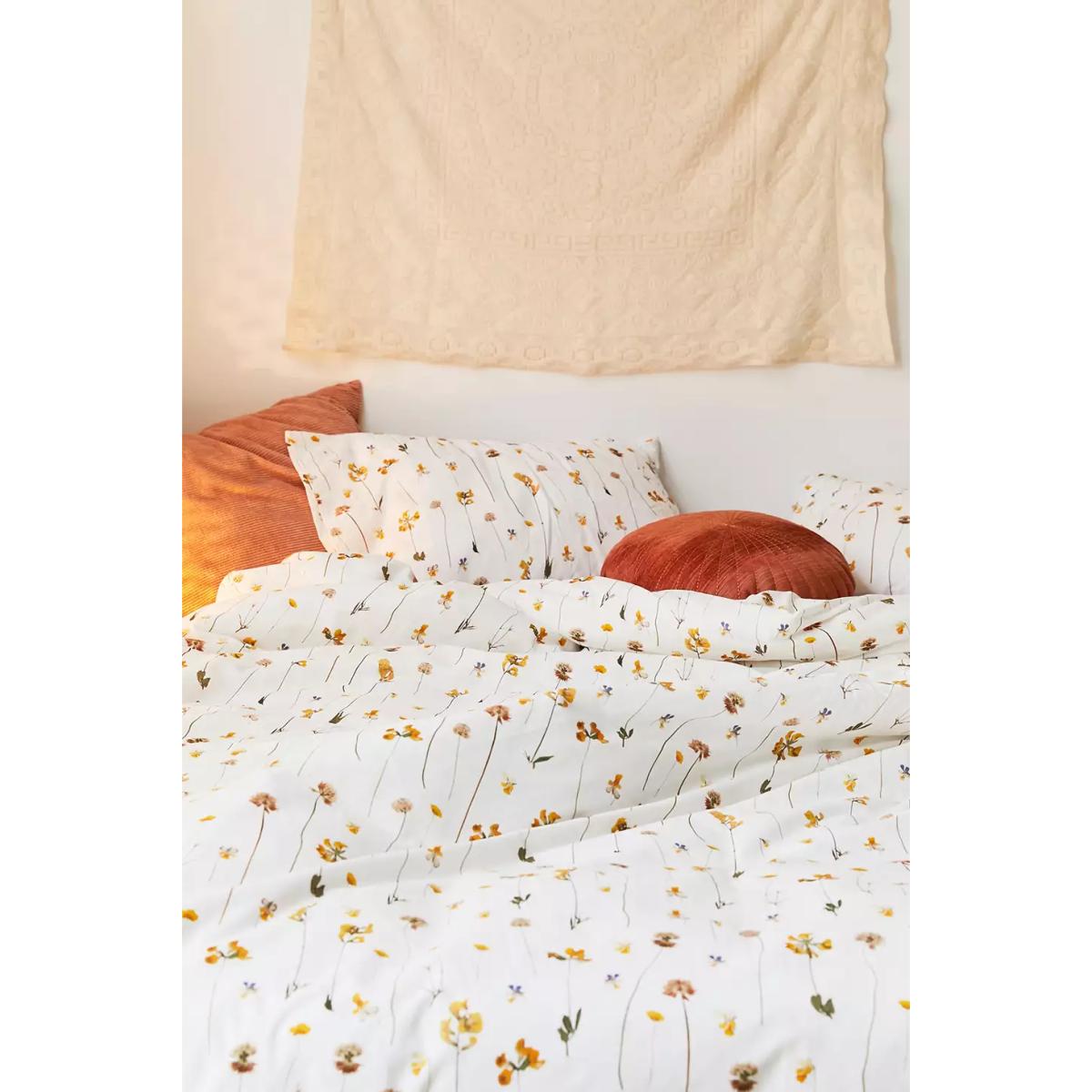 Buttercup Duvet Set - Yellow SINGLE at Urban Outfitters – image 3