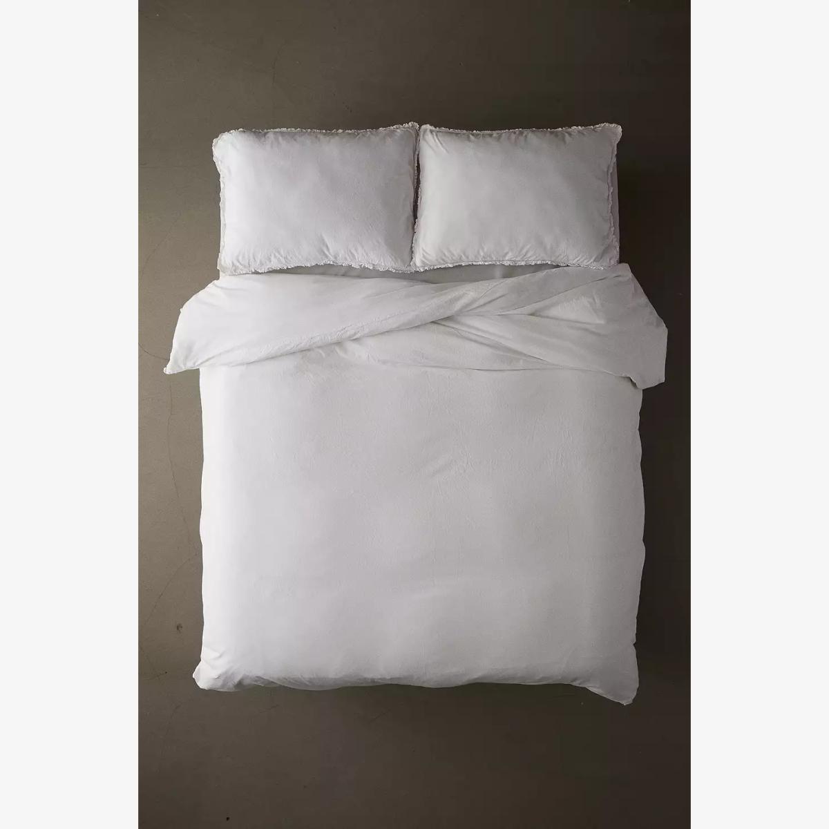 Washed Ruffle Duvet Set With Reusable Fabric Bag - White DOUBLE at Urban Outfitters – image 1
